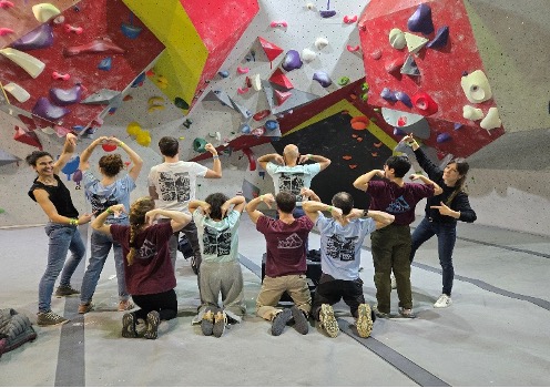 Création de la section compétition du Crux Club (Nogent-sur-Marne) : 20 grimpeurs, titres départementaux vétérans en bloc et argent régional au Bourget.